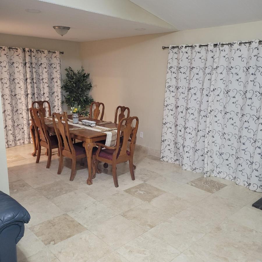 Private With Private Bath Homestay Rialto